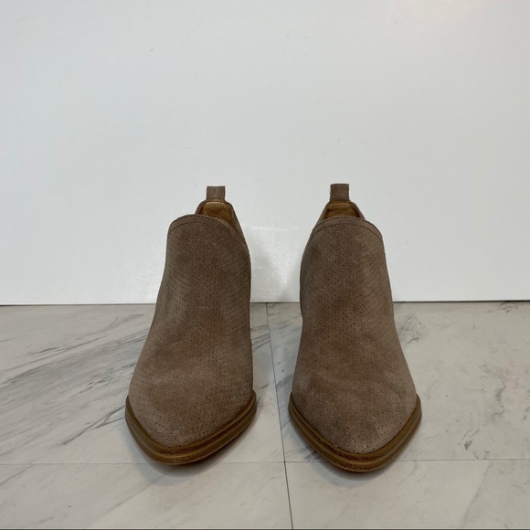 New! Marc Fisher Dalar Perforated Suede Tan Bootie 5M - Picture 2 of 11